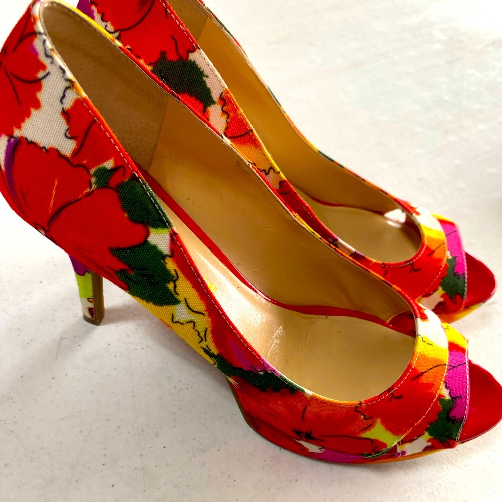 Flower platform heels